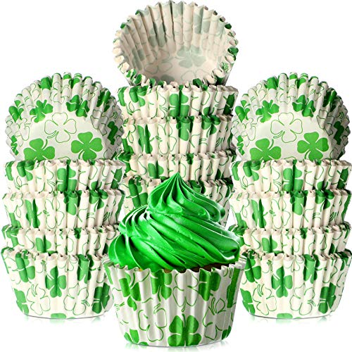 450 Pieces St. Patrick's Cupcake Cups Green Shamrock Baking Cups Lucky Four Leaf Cupcake Liner Cups for Holiday Birthday Party Irish Lucky Party Supplies Cupcake Baking Decorating