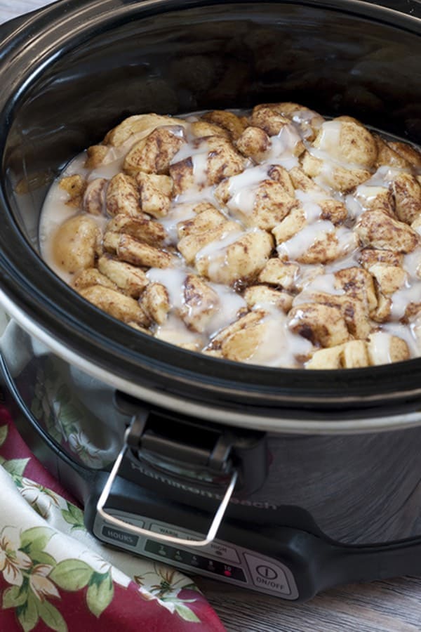 easy crock pot cinnamon roll breakfast treat