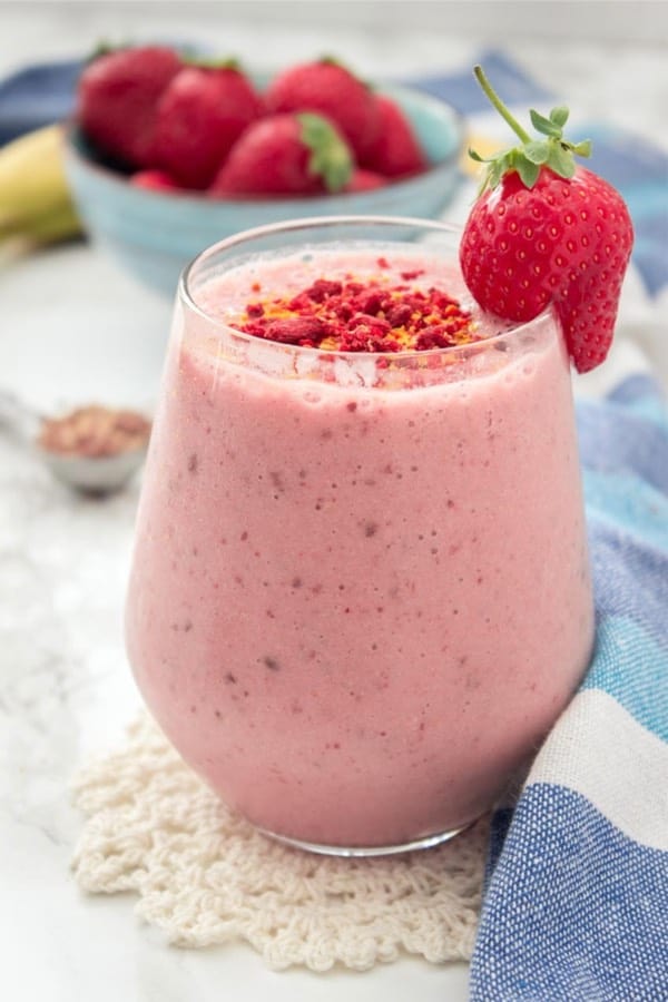 strawberry smoothie with peanut butter