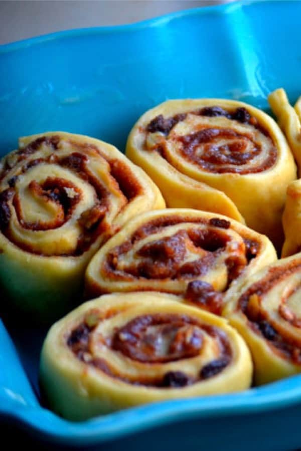 easy overnight pecan cinnamon rolls