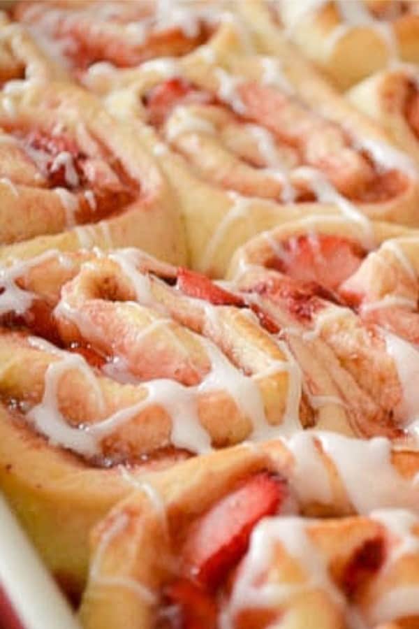 diy strawberry cinnamon rolls