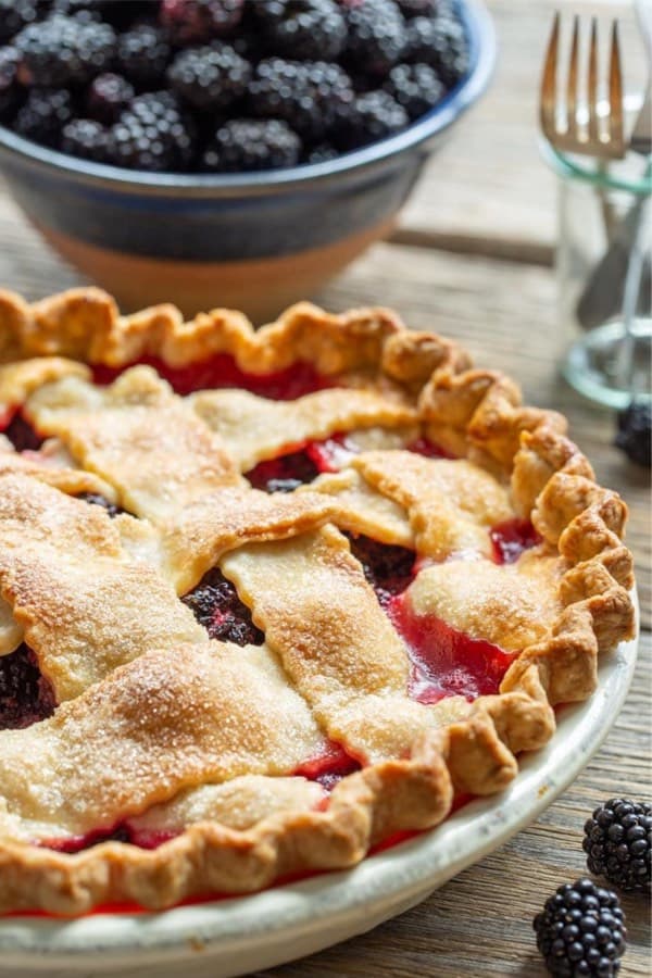 simple blackberry pie at home