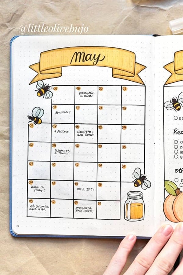 cute bujo spread with bees