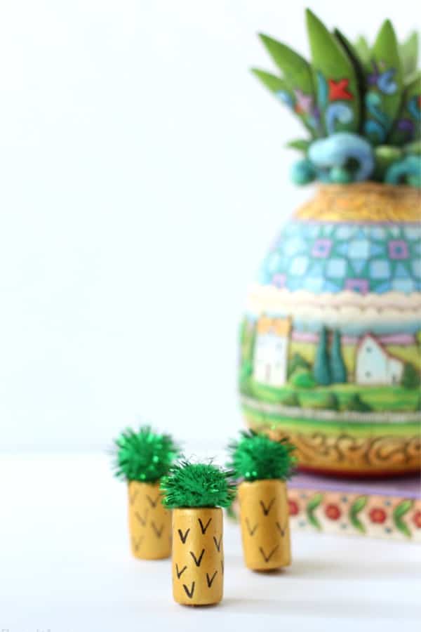 diy pineapple craft with wine corks
