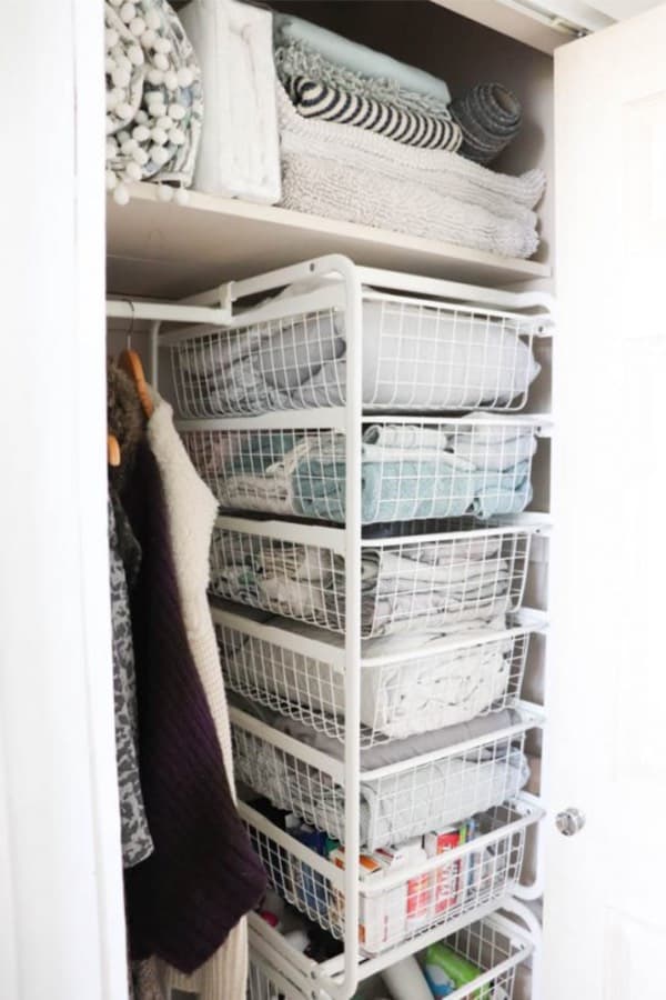 best ways to organize linen cupboard