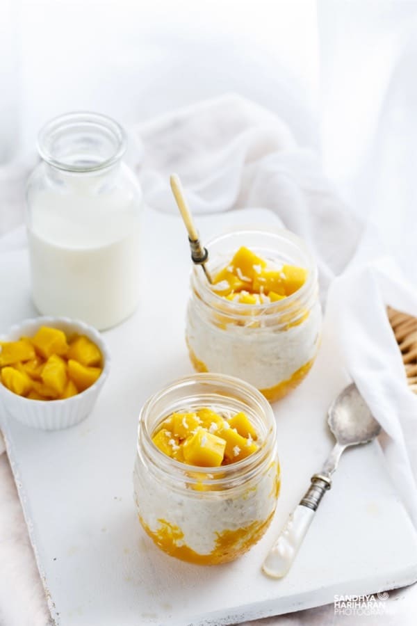 mason jar oats with mangos
