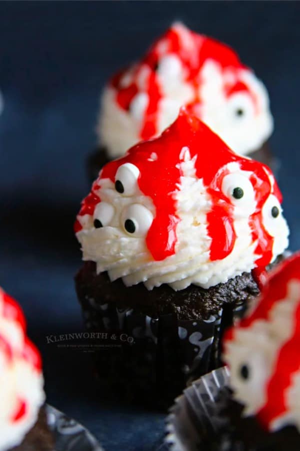 cupcakes with eyeballs
