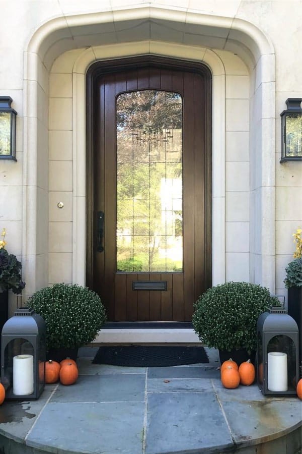 easiet fall front porch ideas with mini pumpkins