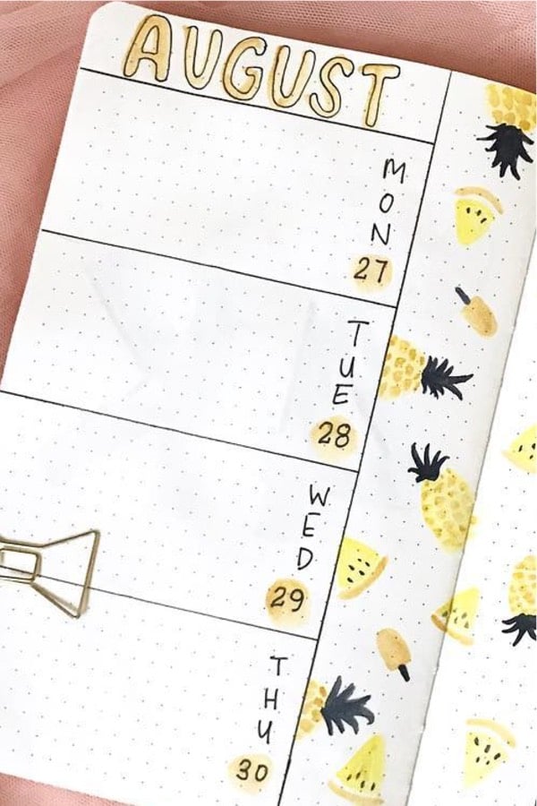 weekly spread with yellow pineapples
