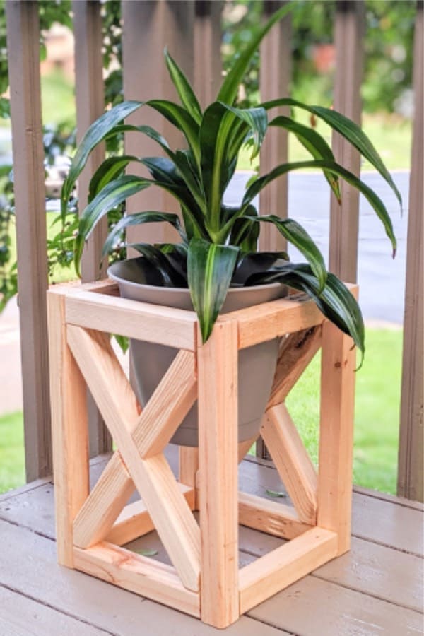 simple outdoor wooden potted plant holder