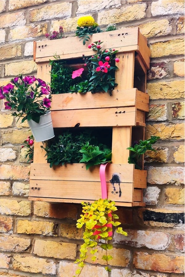 best examples of hanging pallet gardens