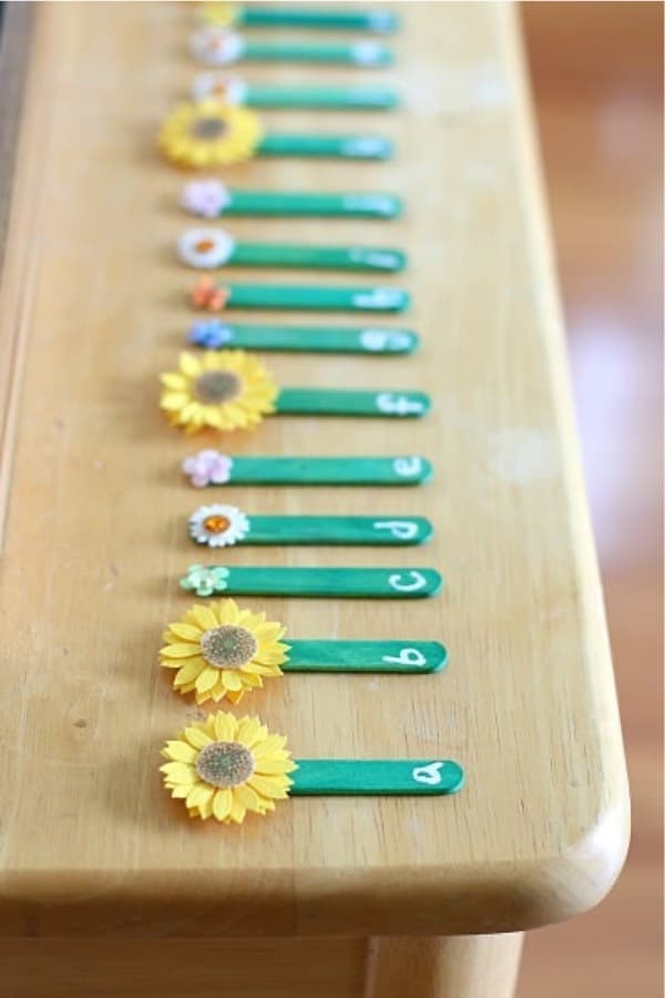 flower craft with popsicle sticks