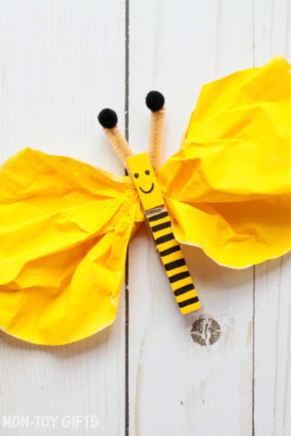 bumblebee craft tutorial with paper and clothespins
