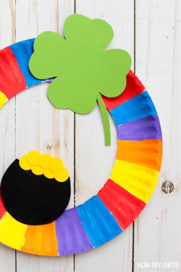 how to make a paper plate wreath for young kids