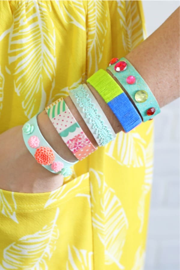 easy bracelet craft with popsicle sticks