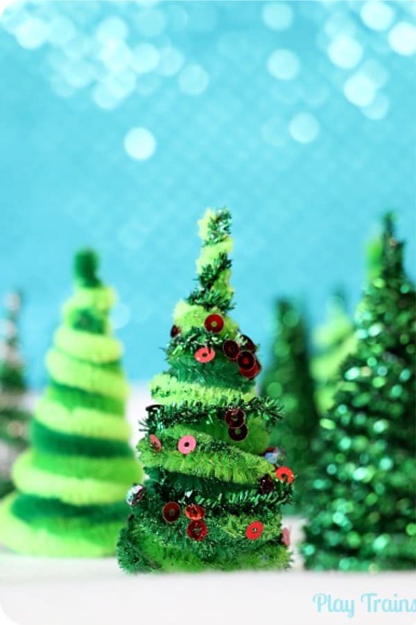 christmas tree craft project with pipe cleaner
