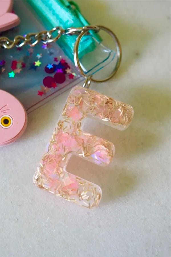 how to make a glitter resin keychain