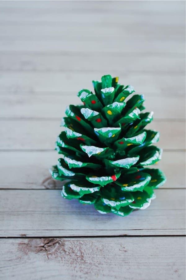 mini pinecone christmas craft