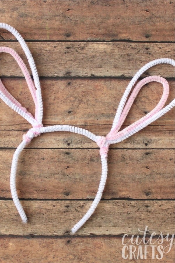 easter craft with pipe cleaners