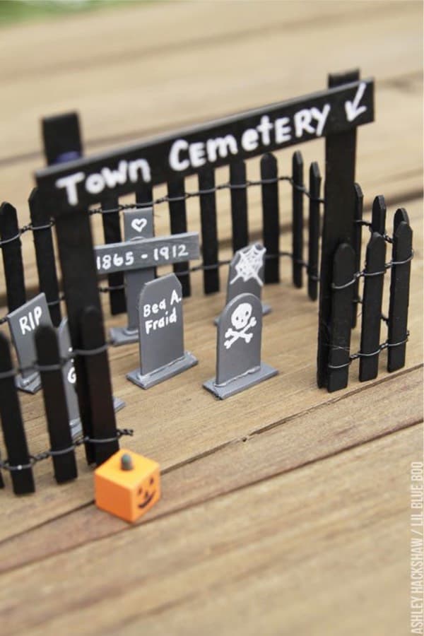 halloween craft idea with popsicle sticks