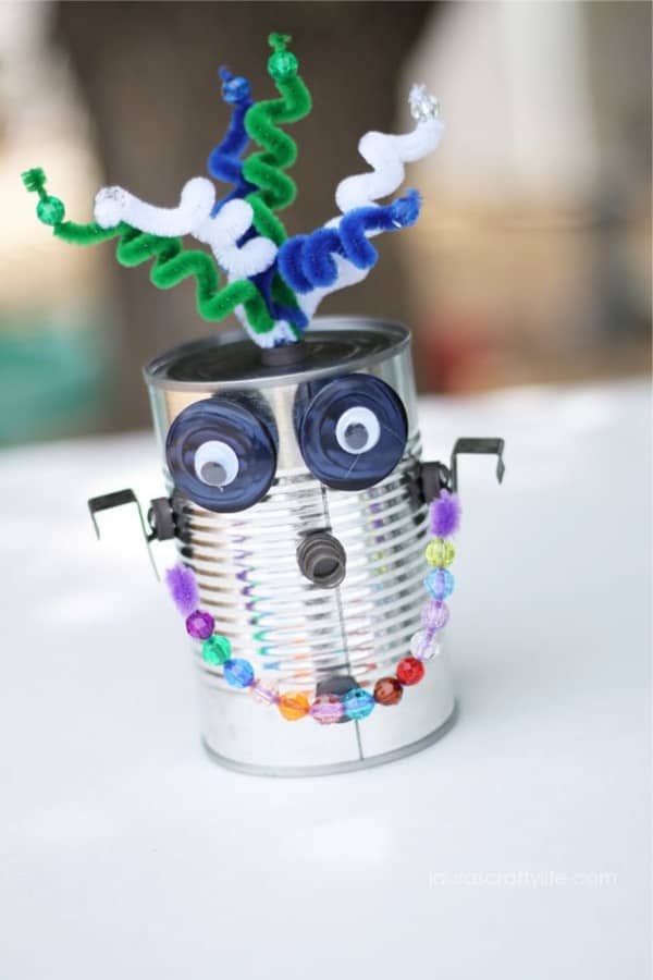 simple craft idea with old tin cans