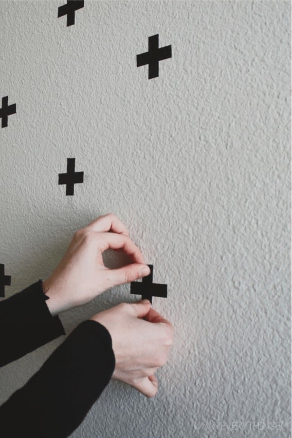 easy way to decorate your wall with tape