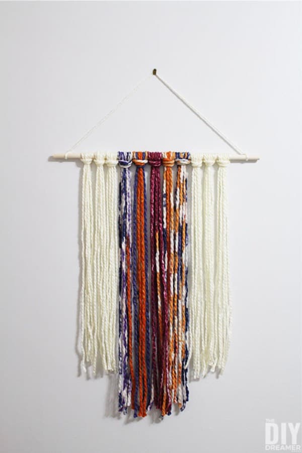 easy diy yarn wall hanging craft