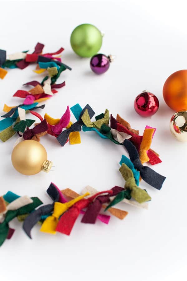 diy christmas garland made from felt