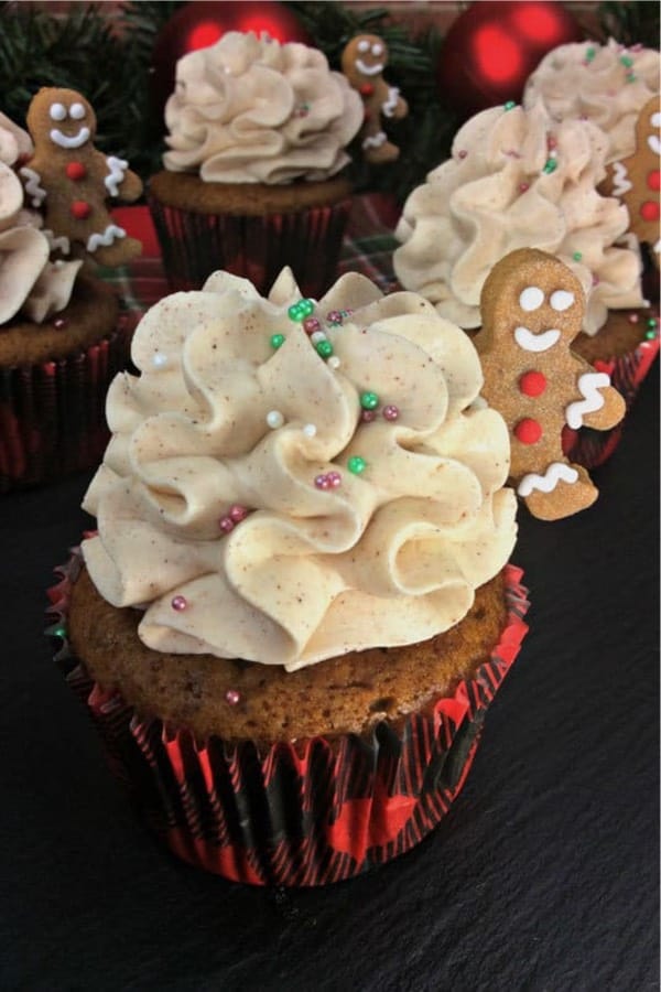 cinnamon and gingerbread cupcakes for december