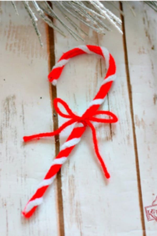 easy christmas craft for kids with pipe cleaner