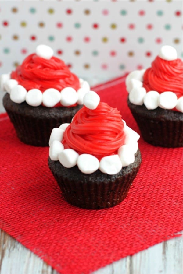 santa themed christmas cupcakes