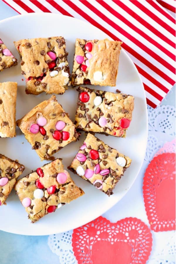 cookie bar recipe with pink M&Ms