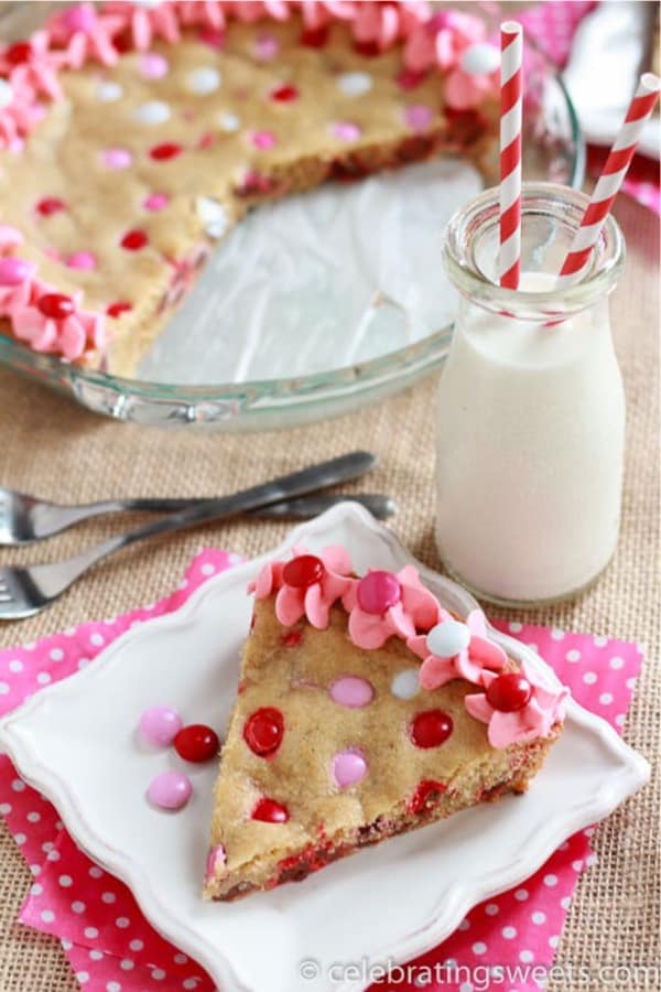 cookie pie with valentine M&Ms