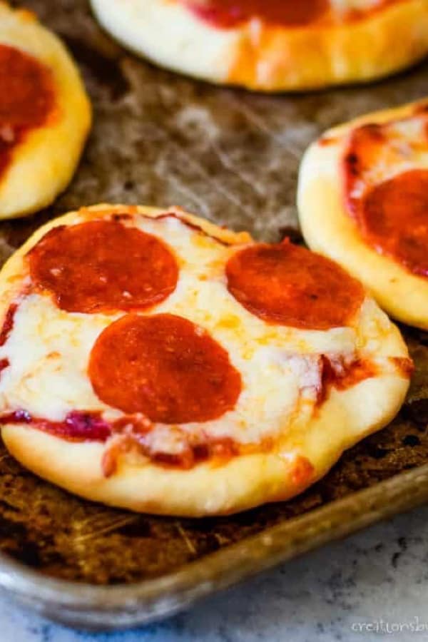 mini pizza recipe to make for superbowl food
