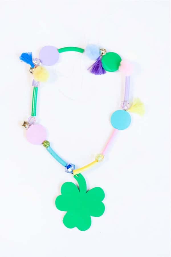 four leaf clover craft example for young kids