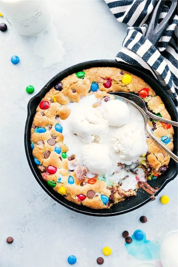 pizza cookie with M&Ms
