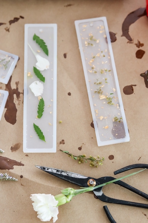 how to make bookmarks with resin