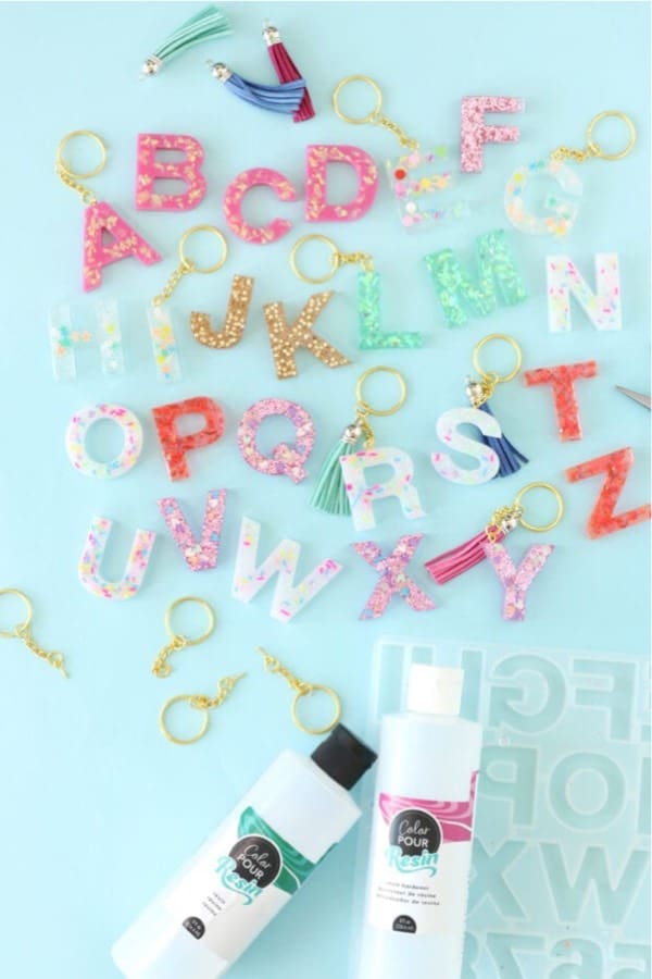 simple keychain craft with diy glitter resin
