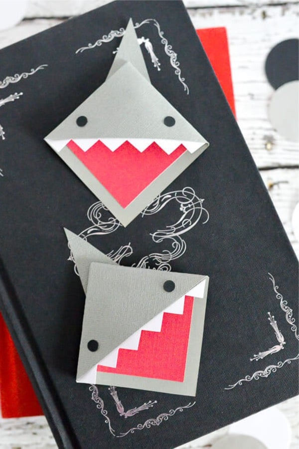 super cute shark bookmark diy