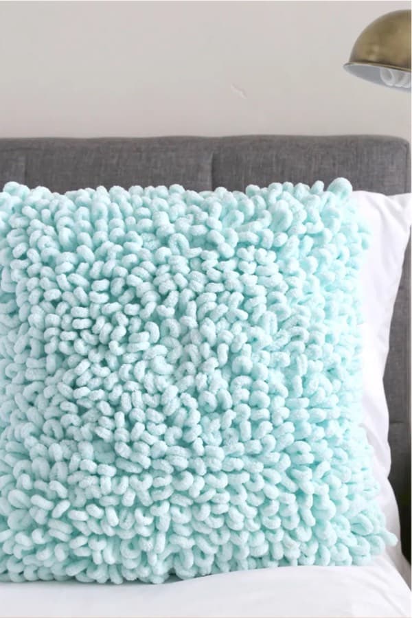 how to make a throw pillow with chunky yarn