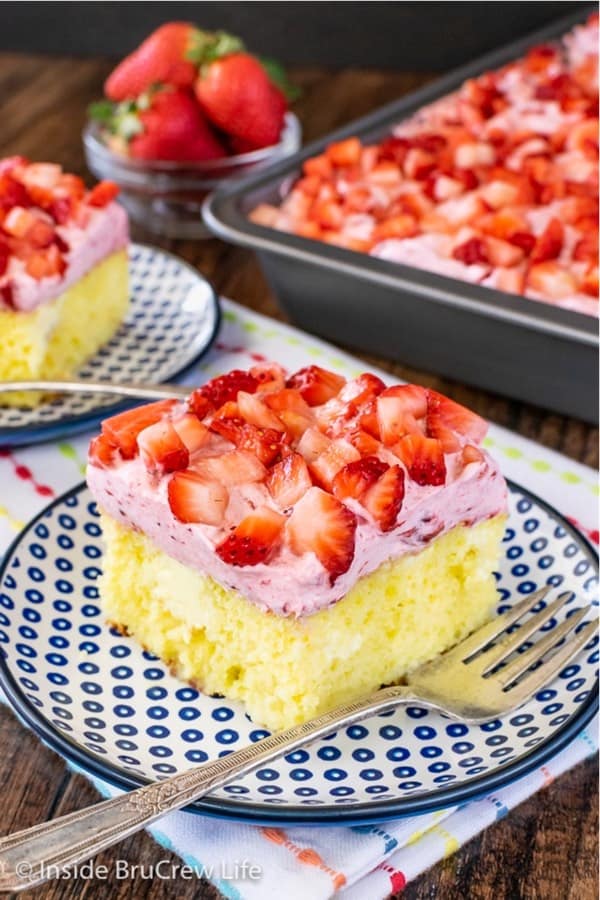 lemon poke cake recipe with strawberries