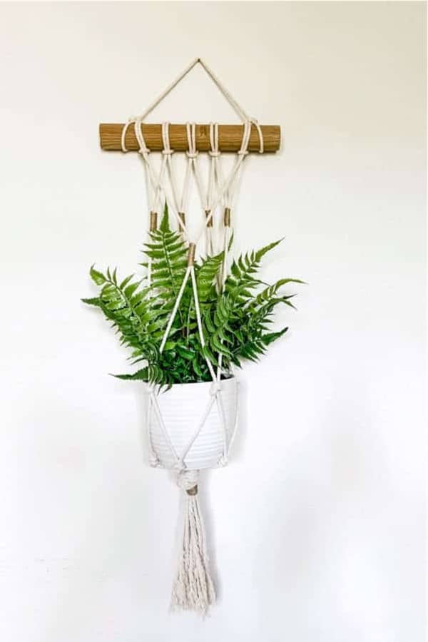 wall planter made with macrame