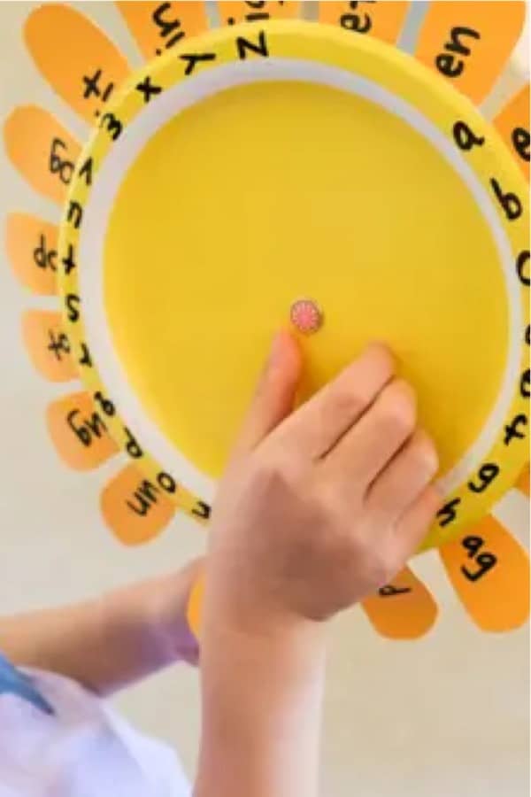 learning activity with paper plates for kids