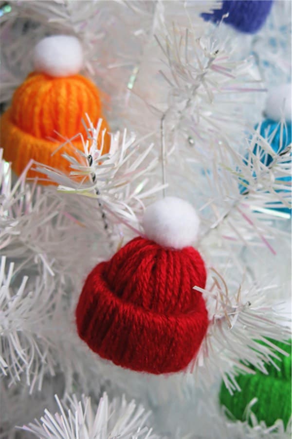 christmas tree ornaments with yarn