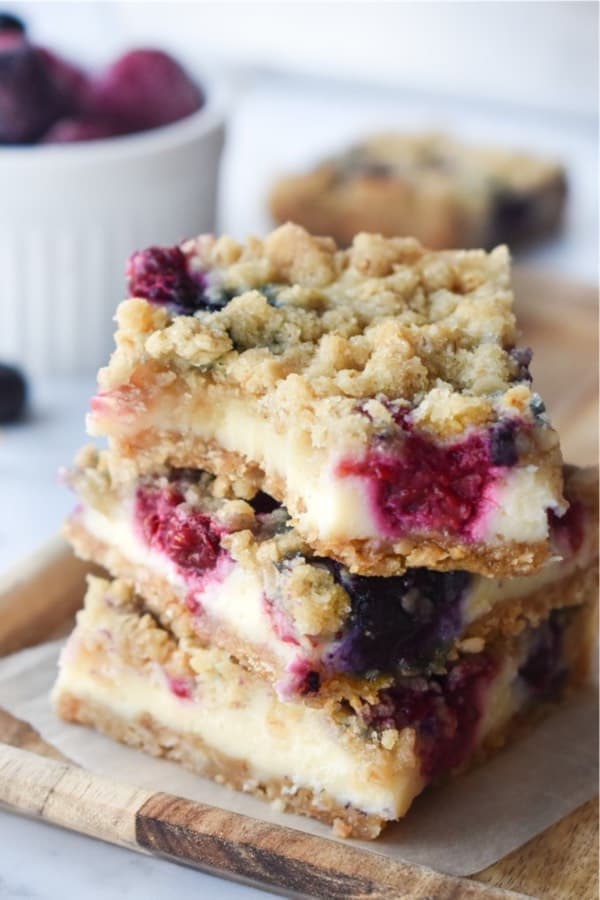 crumble dessert bar recipe with blueberries