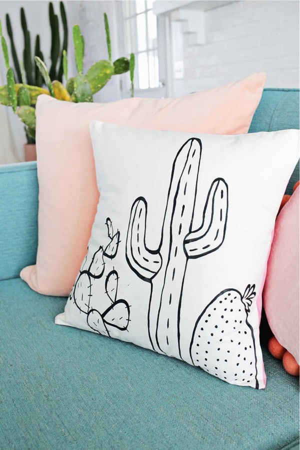 black and white diy pillow to make at home