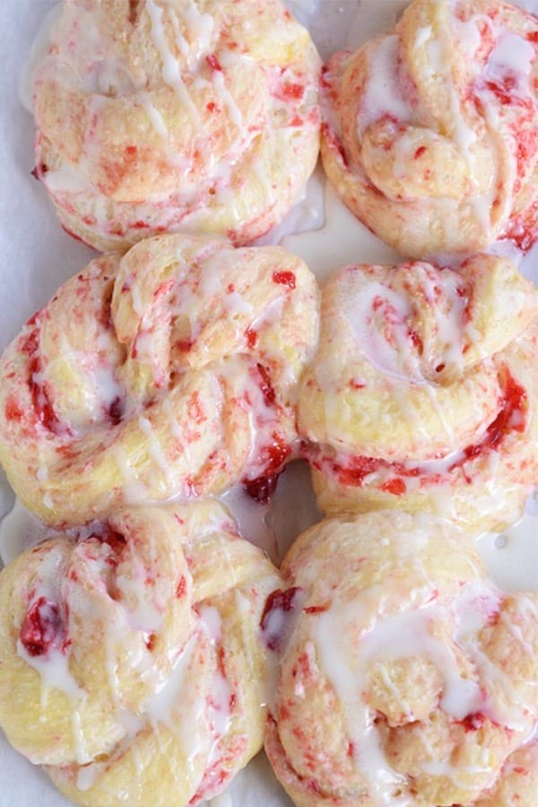 strawberry filled cinnamon rolls