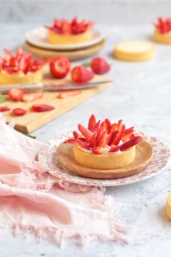 simple strawberry tarts