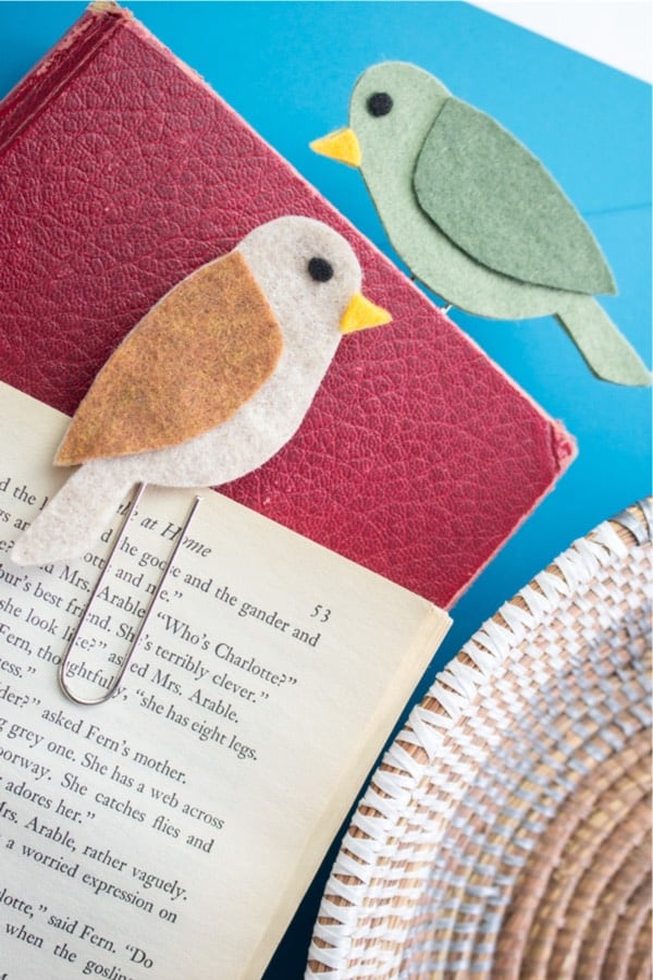 craft project to make felt bookmarks at home
