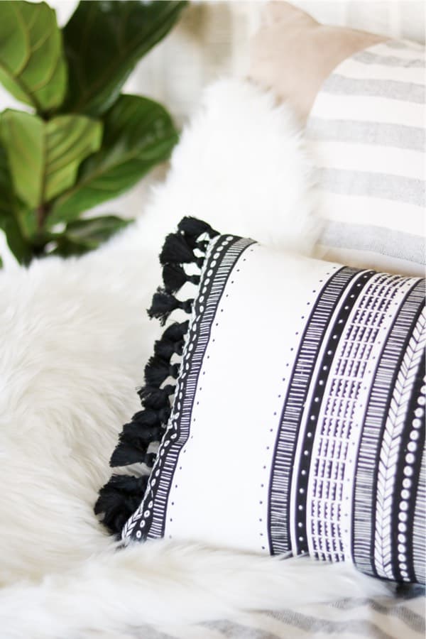 do it yourself tassel throw pillow example